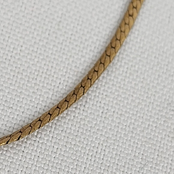 Vintage Avon Gold Tone Charms Green Birthstone Necklace - Picture 4 of 6